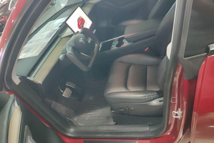 Used Tesla Model Y 2023 High-Performance All-Wheel-Drive Version Left Front Seat
