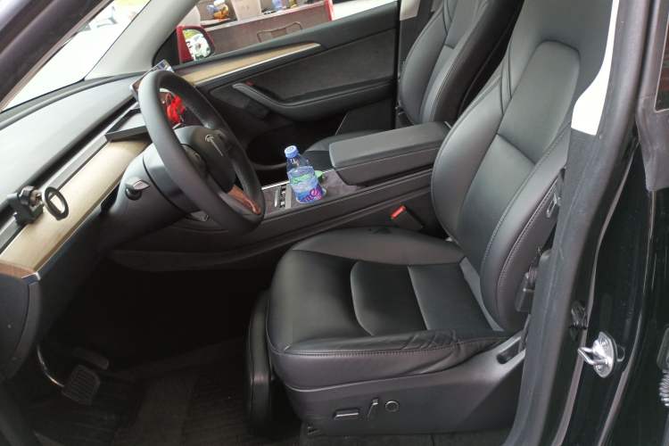 Used Tesla Model Y 2023 Long-Range All-Wheel-Drive Version Left Front Seat