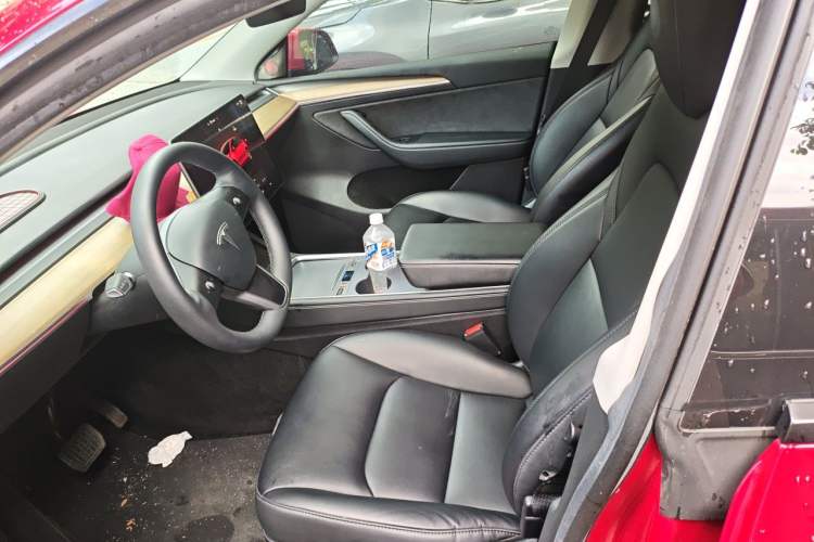 Used Tesla Model Y 2023 Long-Range All-Wheel-Drive Version Left Front Seat