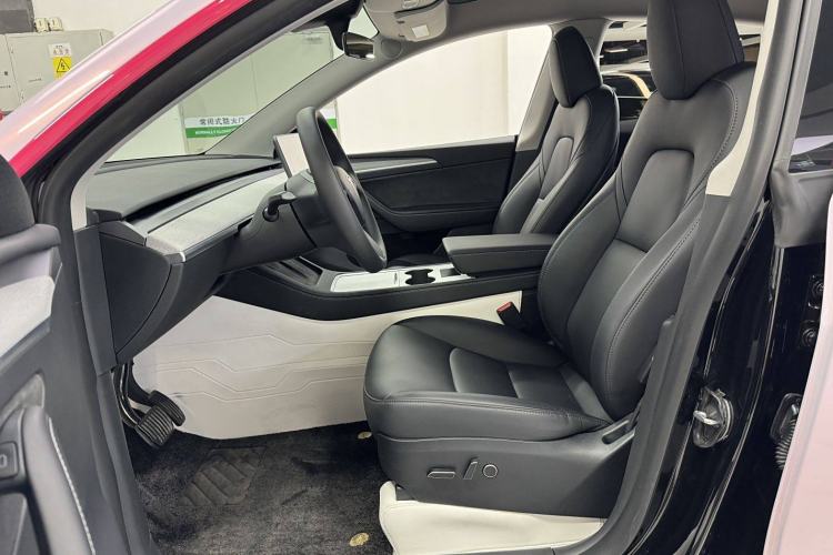 Used Tesla Model Y 2023 Long-Range All-Wheel-Drive Version Left Front Seat