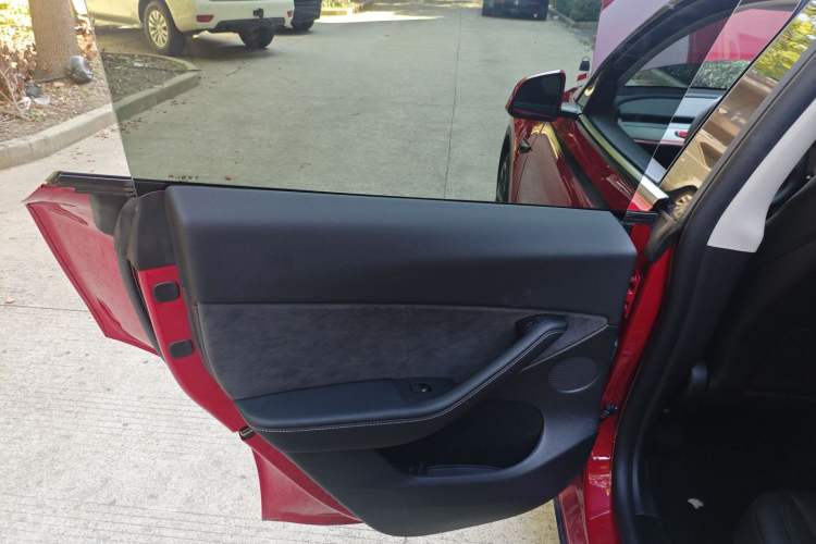 Used Tesla Model Y 2023 High-Performance All-Wheel-Drive Version Left Rear Door Interior