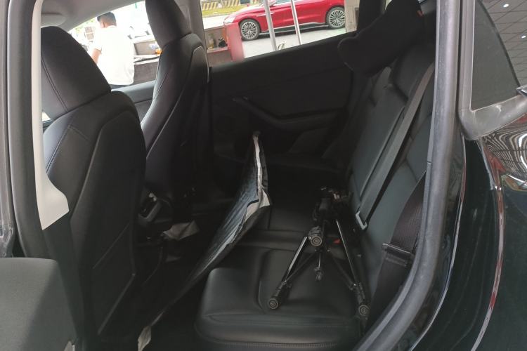 Used Tesla Model Y 2023 Long-Range All-Wheel-Drive Version Left Rear Seat