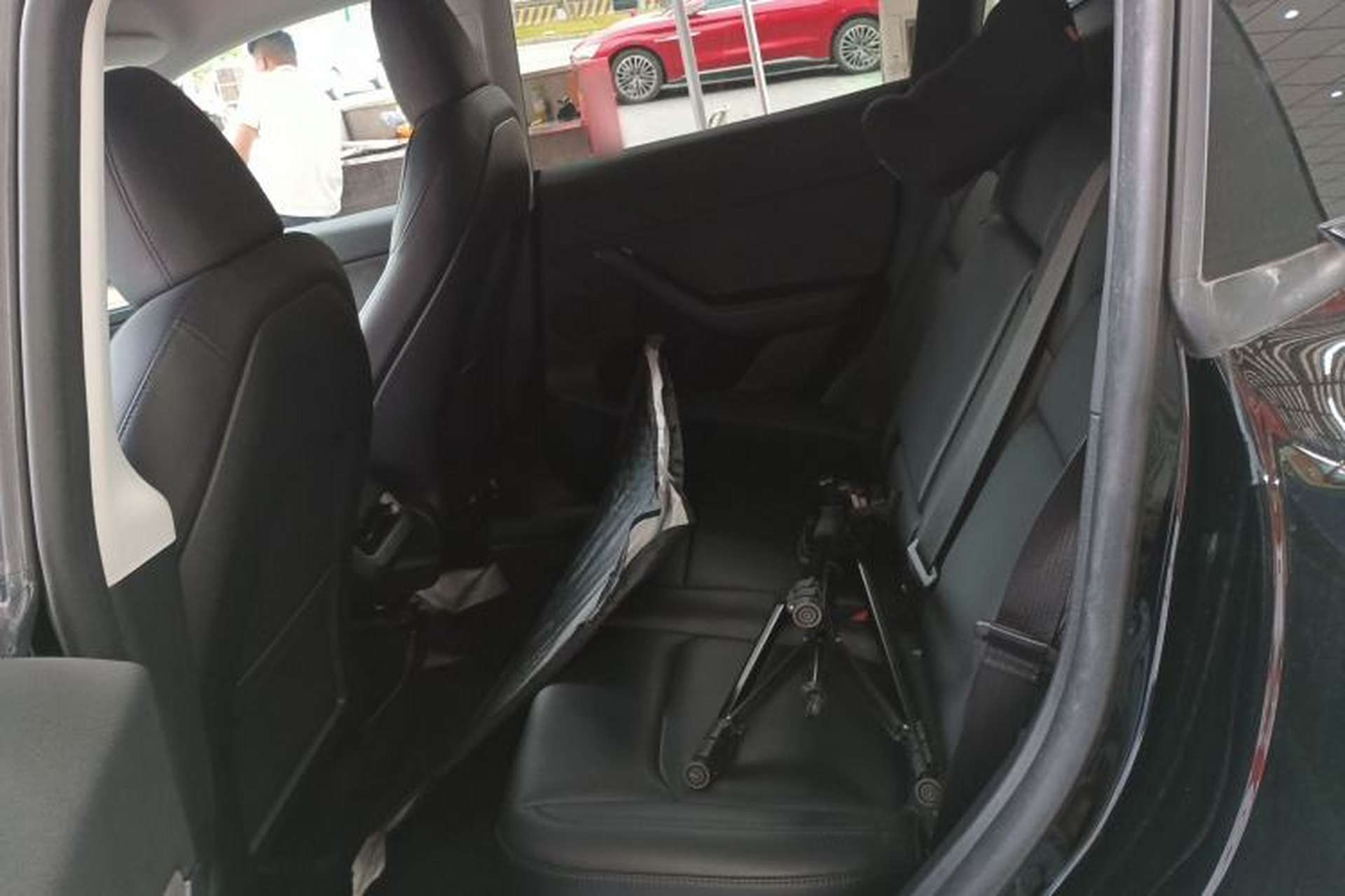 Used Tesla Model Y 2023 Long-Range All-Wheel-Drive Version Left Rear Seat