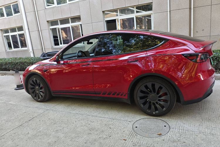 Used Tesla Model Y 2023 High-Performance All-Wheel-Drive Version Left Side