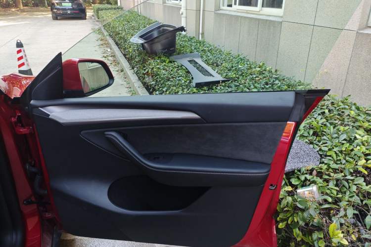 Used Tesla Model Y 2023 High-Performance All-Wheel-Drive Version Right Front Door Interior