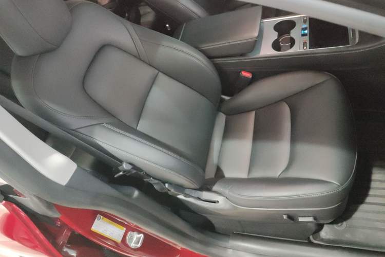Used Tesla Model Y 2023 High-Performance All-Wheel-Drive Version Right Front Seat