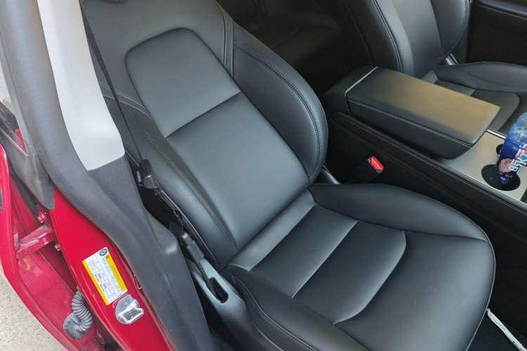 Used Tesla Model Y 2023 High-Performance All-Wheel-Drive Version Right Front Seat