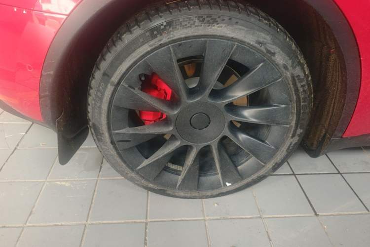 Used Tesla Model Y 2023 Rear-Wheel-Drive Version Right Front Wheel Hub