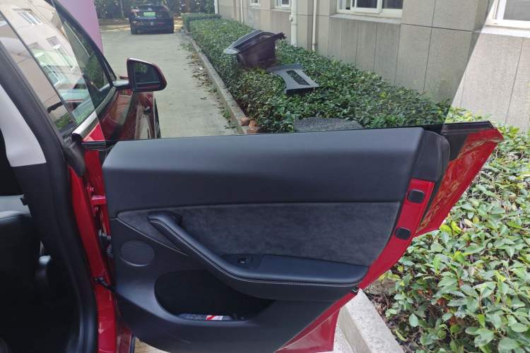 Used Tesla Model Y 2023 High-Performance All-Wheel-Drive Version Right Rear Door Interior