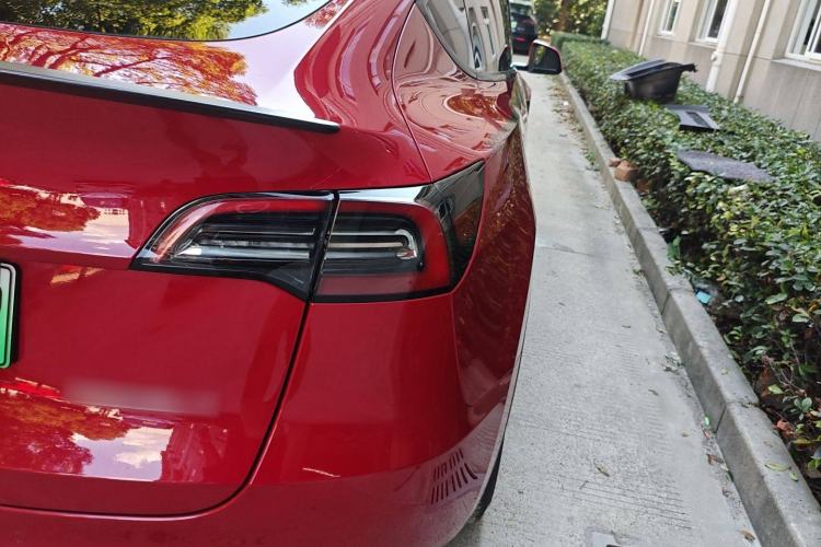 Used Tesla Model Y 2023 High-Performance All-Wheel-Drive Version Right Rear Taillight