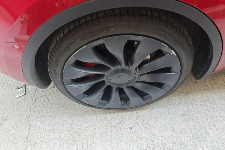 Used Tesla Model Y 2023 High-Performance All-Wheel-Drive Version Right Rear Wheel Hub