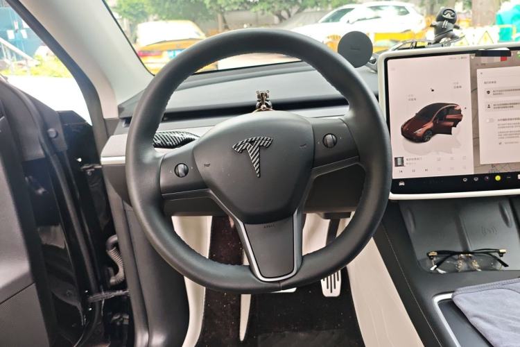 Used Tesla Model Y 2023 Long-Range All-Wheel-Drive Version Steering Wheel