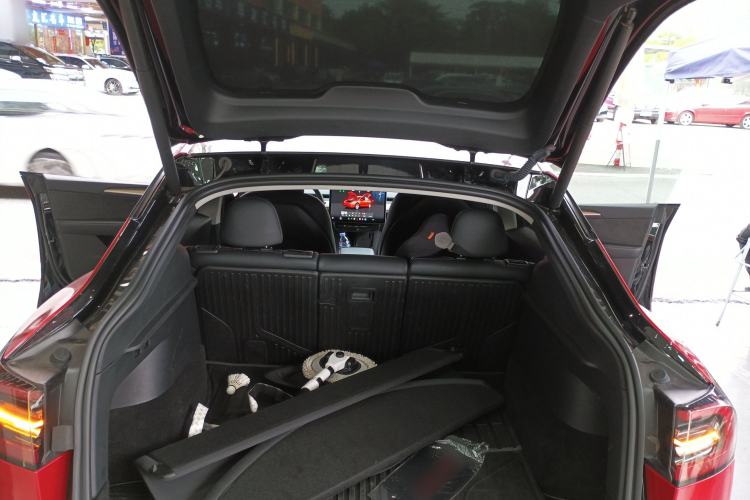 Used Tesla Model Y 2023 Long-Range All-Wheel-Drive Version Trunk