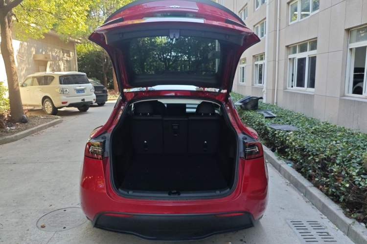 Used Tesla Model Y 2023 High-Performance All-Wheel-Drive Version Trunk