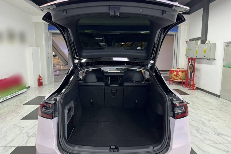 Used Tesla Model Y 2023 Long-Range All-Wheel-Drive Version Trunk