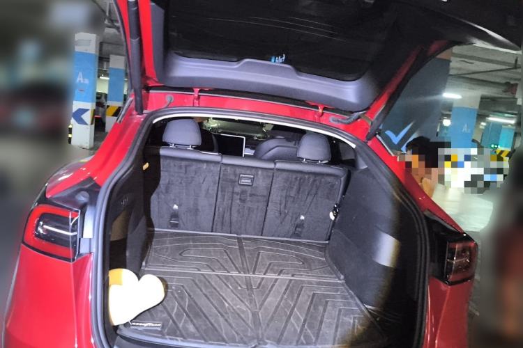 Used Tesla Model Y 2023 Long-Range All-Wheel-Drive Version Trunk