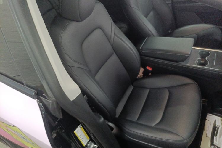 Used Tesla Model Y 2023 Rear-Wheel-Drive Version Right Front Seat