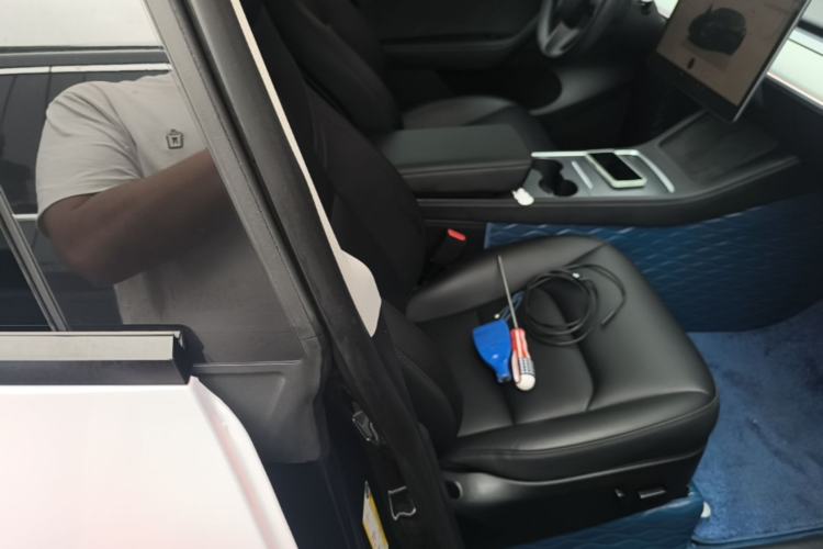 Used Tesla Model Y 2023 Rear-Wheel-Drive Version Right Front Seat