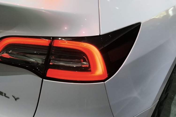 Used Tesla Model Y 2023 Rear-Wheel-Drive Version Right Rear Taillight