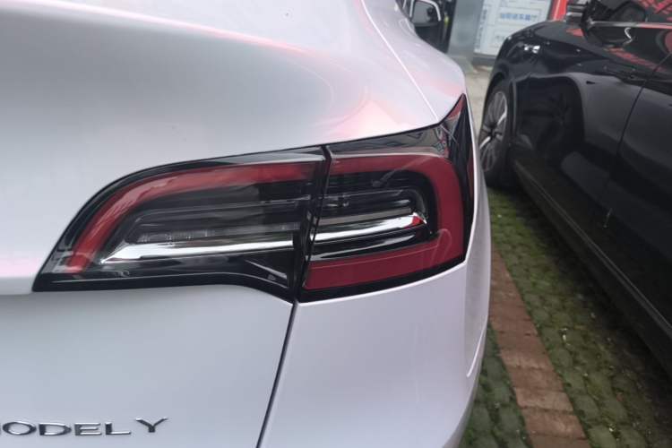 Used Tesla Model Y 2023 Rear-Wheel-Drive Version Right Rear Taillight