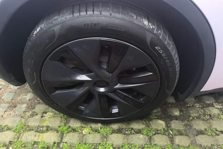 Used Tesla Model Y 2023 Rear-Wheel-Drive Version Right Rear Wheel Hub