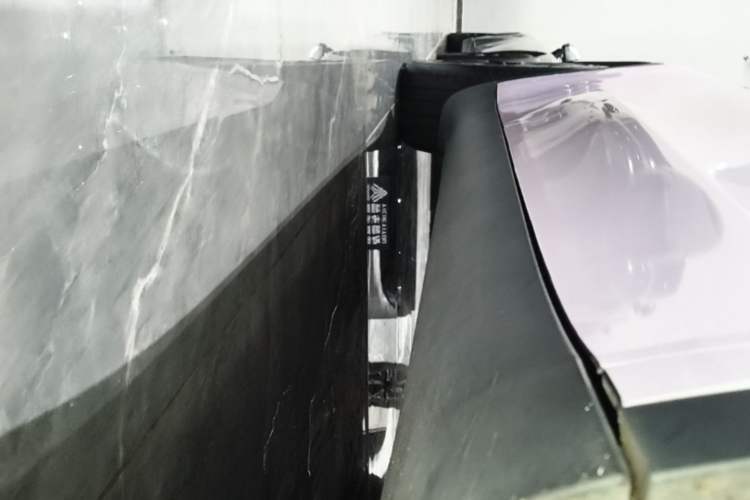 Used Tesla Model Y 2023 Rear-Wheel-Drive Version Right Side Sill