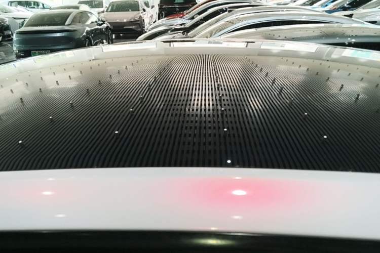 Used Tesla Model Y 2023 Rear-Wheel-Drive Version Roof