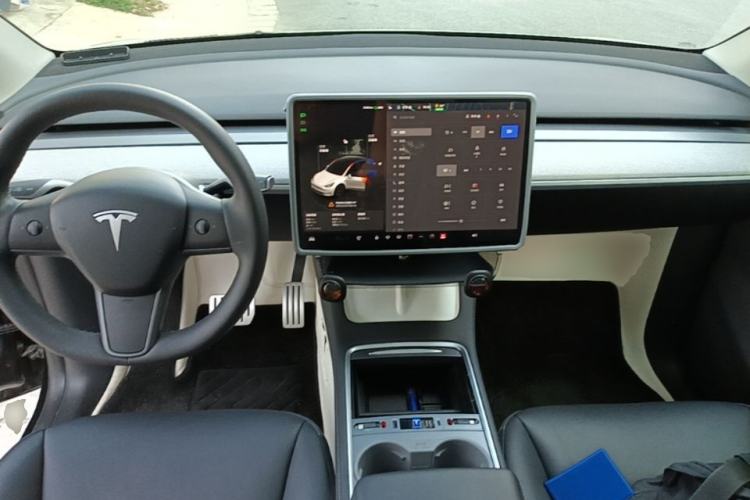 Used Tesla Model Y 2023 Rear-Wheel-Drive Version Center Console