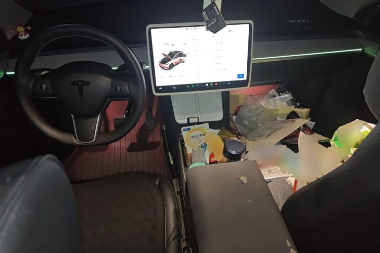 Used Tesla Model Y 2023 Rear-Wheel-Drive Version Center Console