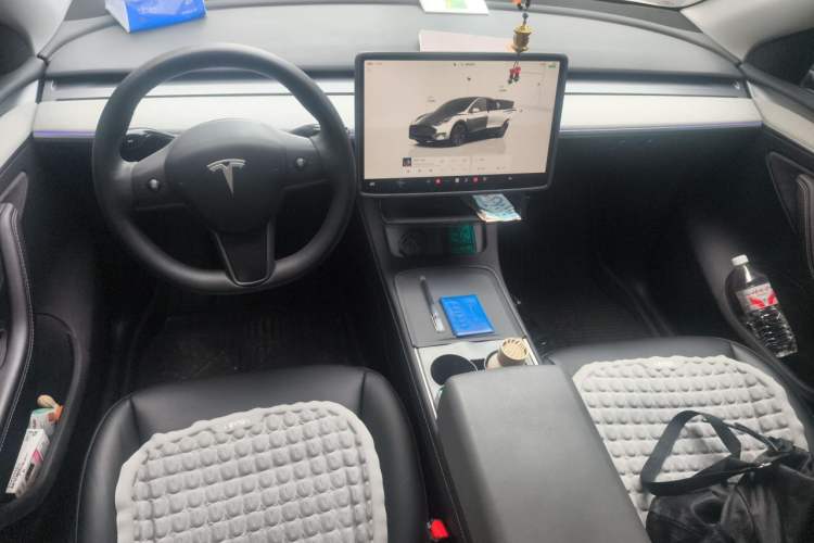 Used Tesla Model Y 2023 Rear-Wheel-Drive Version Center Console