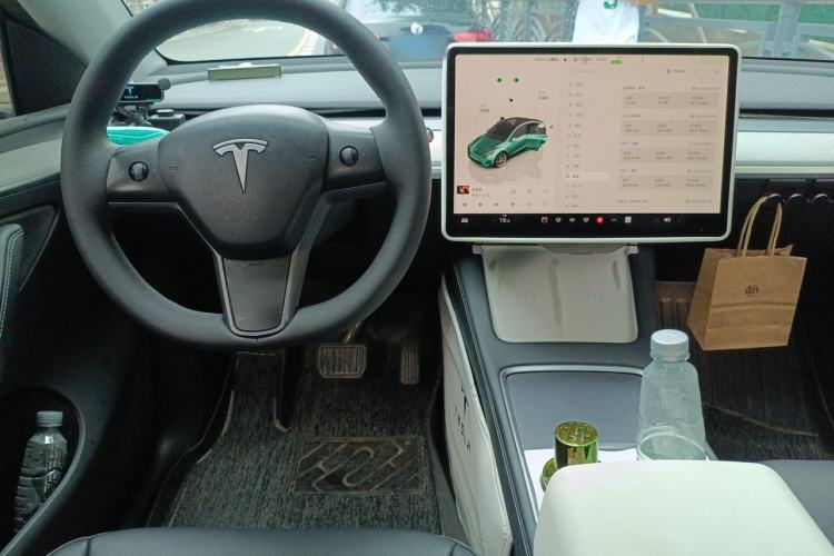 Used Tesla Model Y 2023 Rear-Wheel-Drive Version Center Console