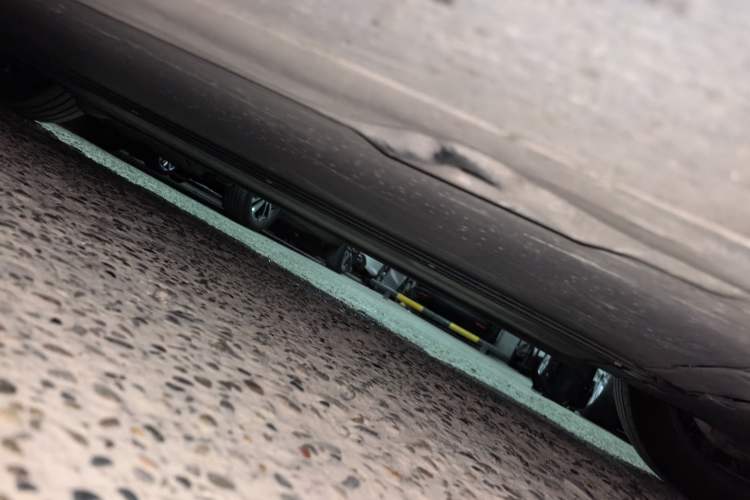 Used Tesla Model Y 2023 Rear-Wheel-Drive Version Chassis Front Right