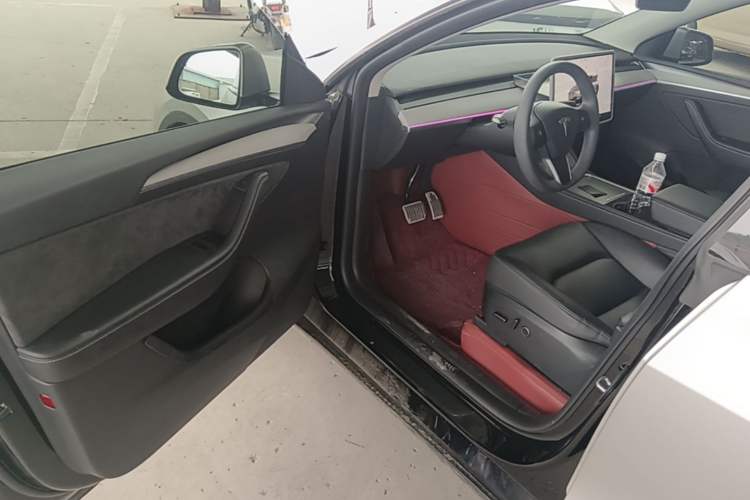 Used Tesla Model Y 2023 Long-Range All-Wheel-Drive Version Driver Seat