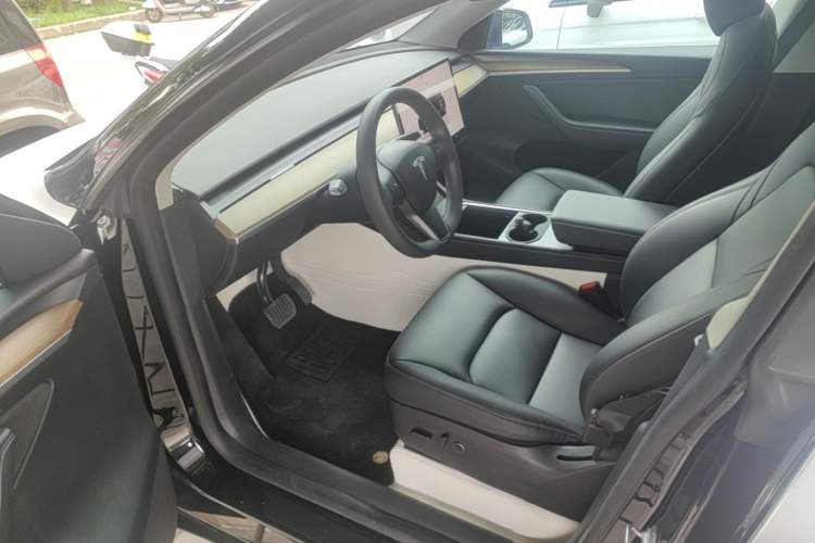 Used Tesla Model Y 2023 Rear-Wheel-Drive Version Driver Seat