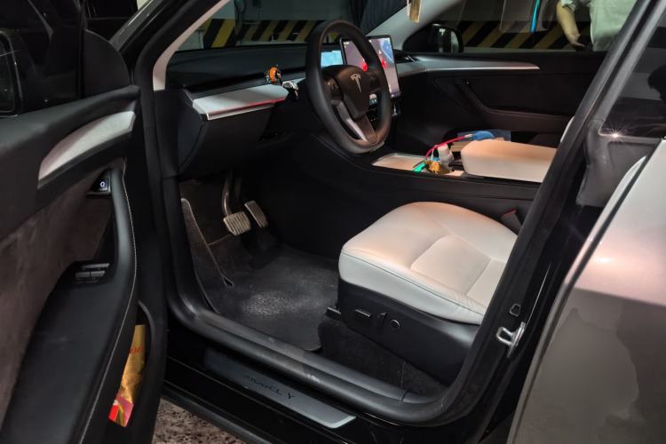 Used Tesla Model Y 2023 Rear-Wheel-Drive Version Driver Seat