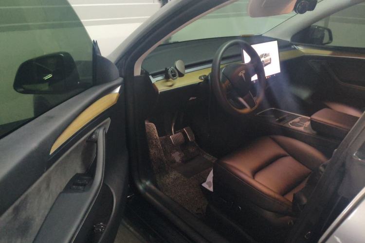 Used Tesla Model Y 2023 Long-Range All-Wheel-Drive Version Driver Seat