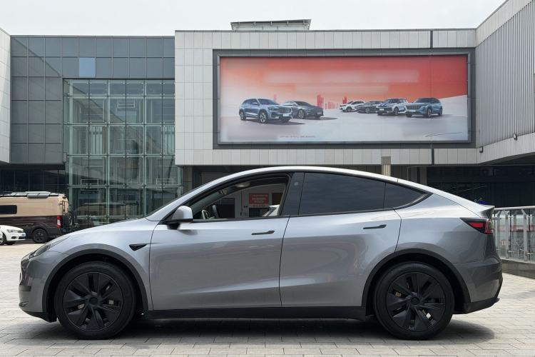 Used Tesla Model Y 2023 Rear-Wheel-Drive Version Exterior 4