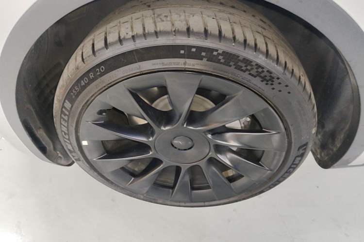 Used Tesla Model Y 2023 Long-Range All-Wheel-Drive Version Exterior 4