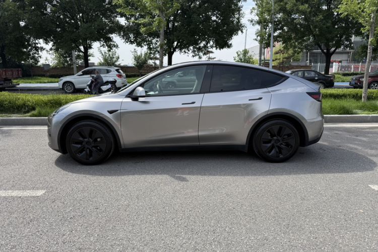 Used Tesla Model Y 2023 Rear-Wheel-Drive Version Exterior 5