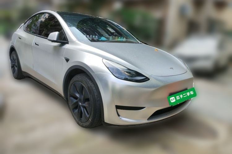 Used Tesla Model Y 2023 Rear-Wheel-Drive Version Front Right 45 Deg