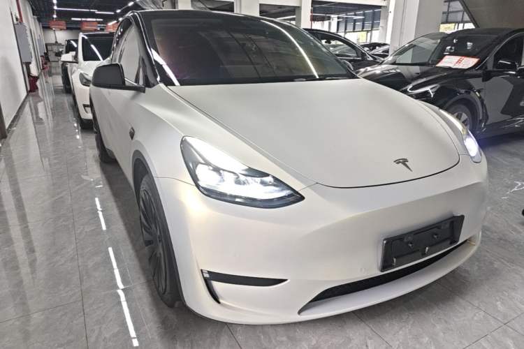 Used Tesla Model Y 2023 Rear-Wheel-Drive Version Front Right 45 Deg