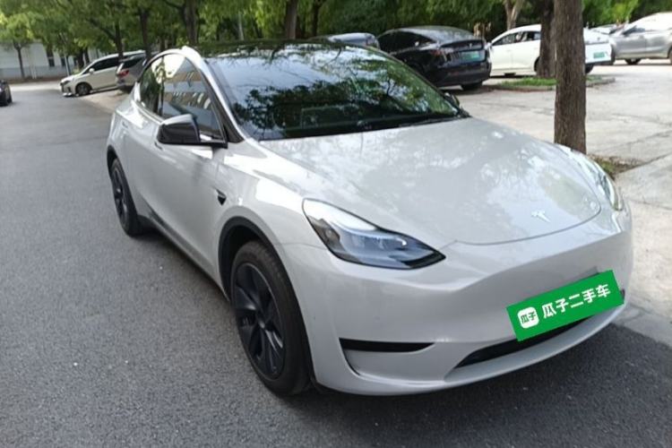 Used Tesla Model Y 2023 Rear-Wheel-Drive Version Front Right 45 Deg