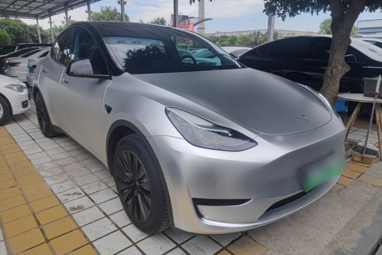 Used Tesla Model Y 2023 Rear-Wheel-Drive Version Front Right 45 Deg