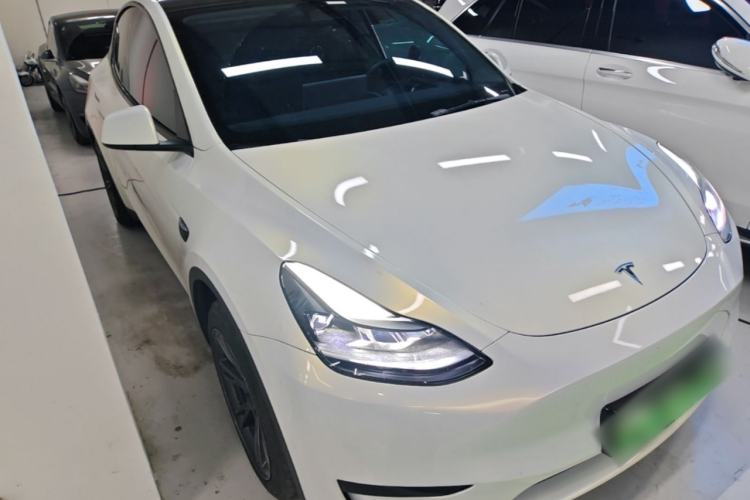 Used Tesla Model Y 2023 Rear-Wheel-Drive Version Front Right 45 Deg
