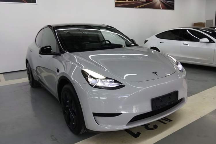 Used Tesla Model Y 2023 Rear-Wheel-Drive Version Front Right 45 Deg