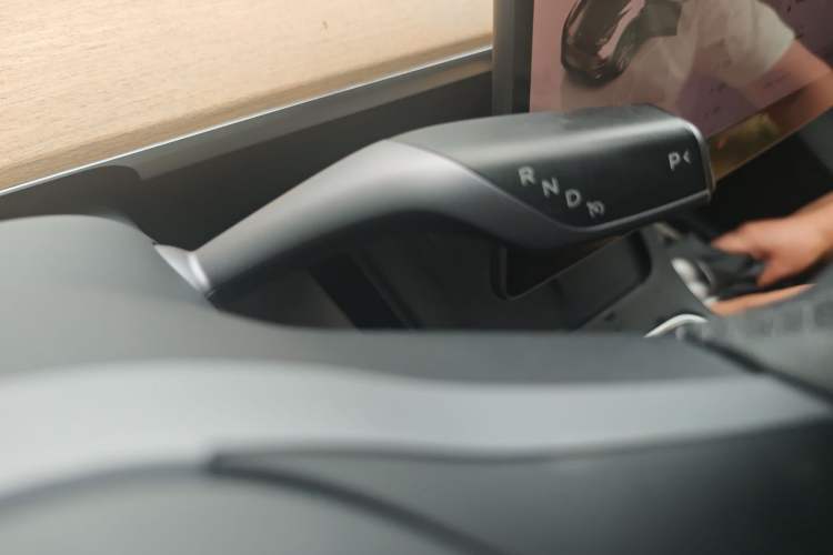 Used Tesla Model Y 2023 Long-Range All-Wheel-Drive Version Gear Lever