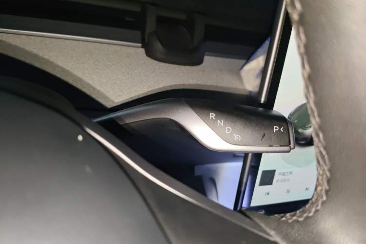 Used Tesla Model Y 2023 Long-Range All-Wheel-Drive Version Gear Lever
