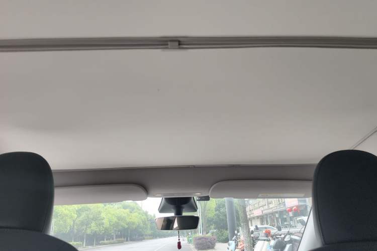 Used Tesla Model Y 2023 Long-Range All-Wheel-Drive Version Headliner