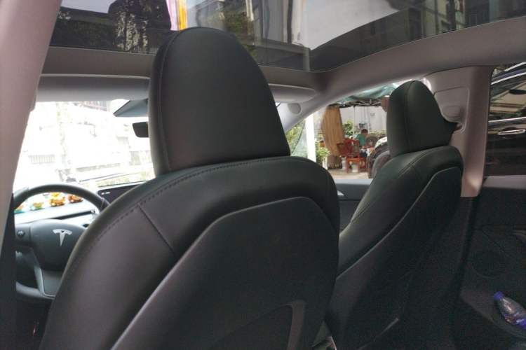Used Tesla Model Y 2023 Rear-Wheel-Drive Version Headliner
