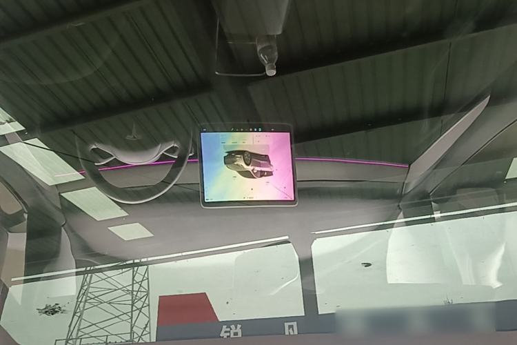Used Tesla Model Y 2023 Long-Range All-Wheel-Drive Version Headliner